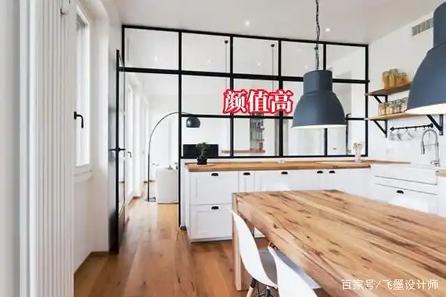 只是拆掉半面墙l型玻璃隔断往上装厨房立马变得亮堂堂