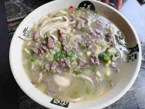 奉化牛肉面(外滩店)-"外滩边上找个面馆吃碗面,找个几家都没什么.
