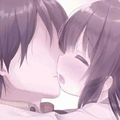 骚一点的二次元情头一对两张 漫画情侣床上头像