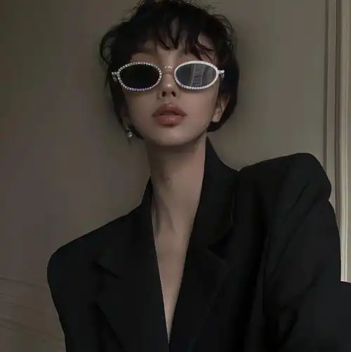 有哪些性冷淡风或清冷风的头像? - 知乎