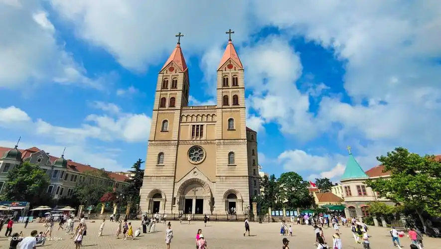 2023圣弥厄尔教堂游玩攻略,圣弥厄尔教堂是青岛天主教堂.