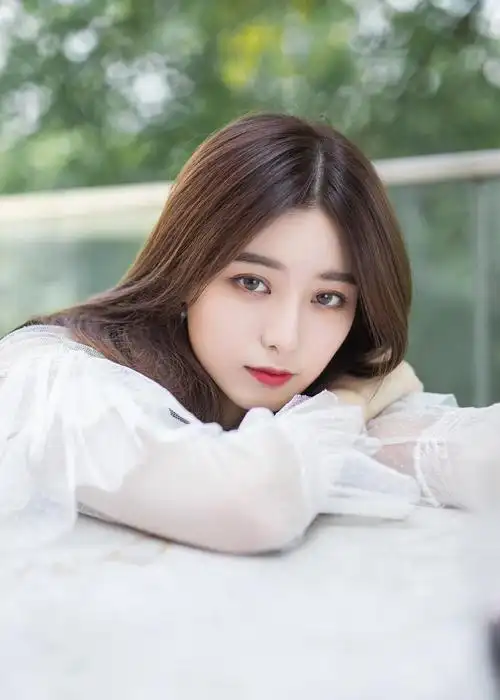 三百六十度无死角!可甜可盐风格百变实力派大美女.