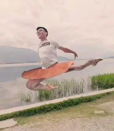 大神回复:来一起跳个舞,再说话吧,看着你的这个舞姿,就能确定出你跳舞