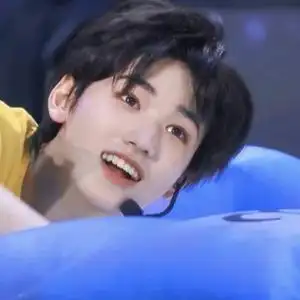 宋亚轩吃小孩头像