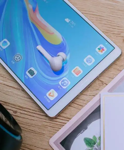 8.4英寸华为平板m6图赏:便携极致影音神器_屏幕