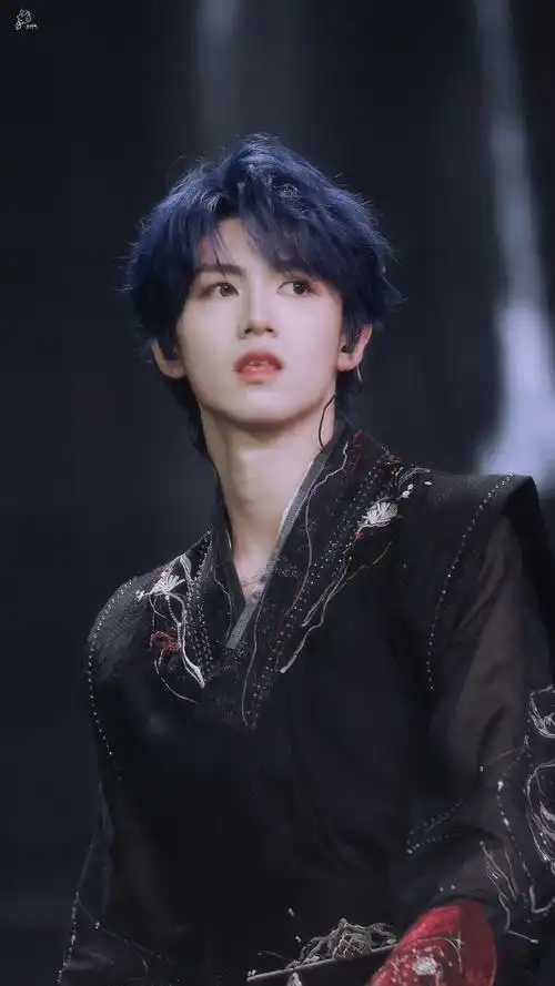 朱志鑫[超话]##朱志鑫蓝发