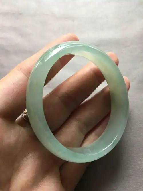 糯冰种黄加绿翡翠贵妃镯55