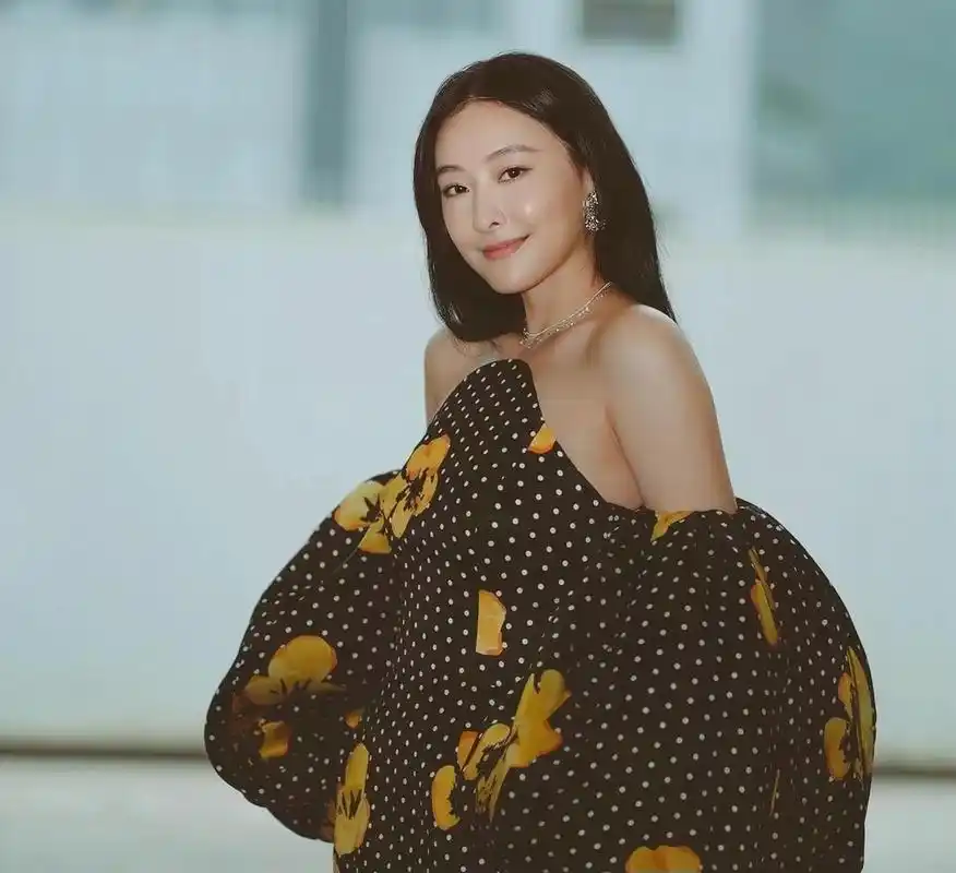 tvb台庆剧《美丽战场》仅5.1分!女主陈滢演技被吐槽:只会瞪眼睛