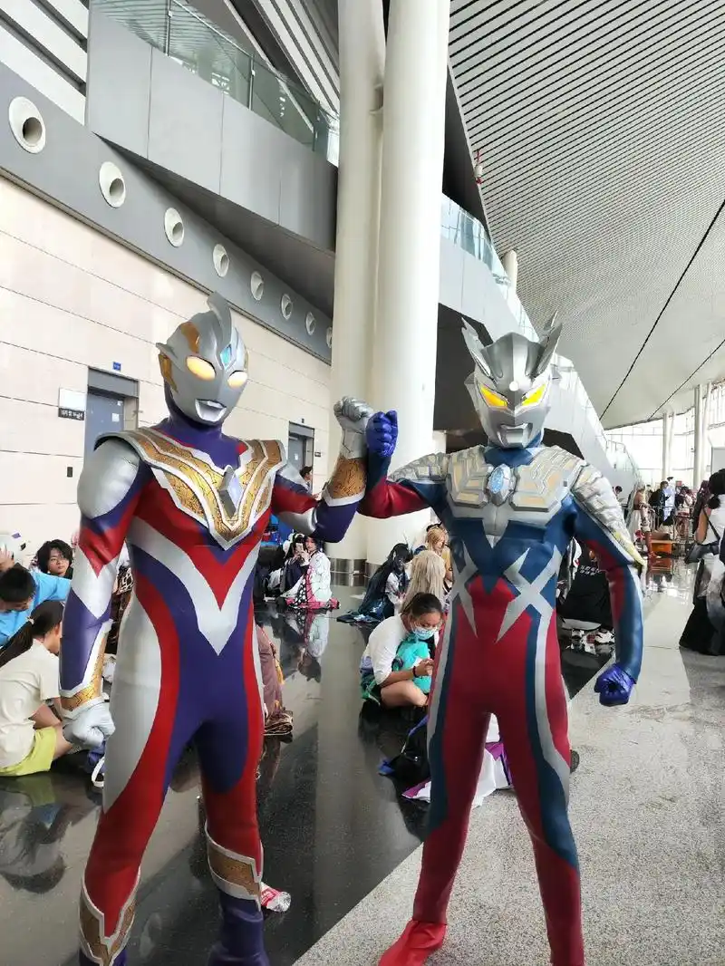 和赛罗桑!#特利迦奥特曼 #赛罗奥特曼 #成都世界线漫展 - 抖音