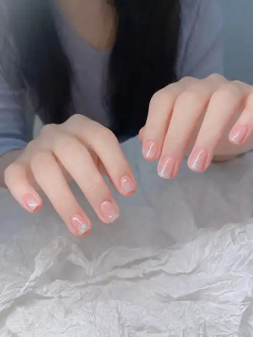 冰透裸粉色美甲