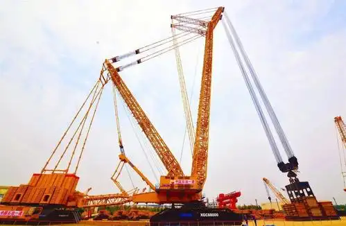 吨级履带式起重机被誉为"世界第一吊",最长臂达216米,最大起重量4000