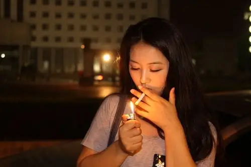 标题:吹吹风喝喝酒抽抽烟 夜来香