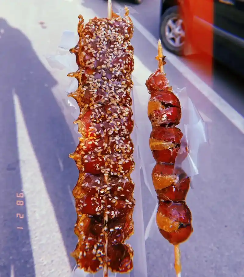 接下来就是咯牙的糖葫芦 软糯的炒栗子 热乎乎的烤红薯 奶香的 - 抖音