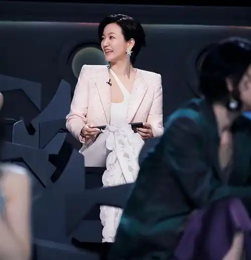 女歌手安静红唇个人资料