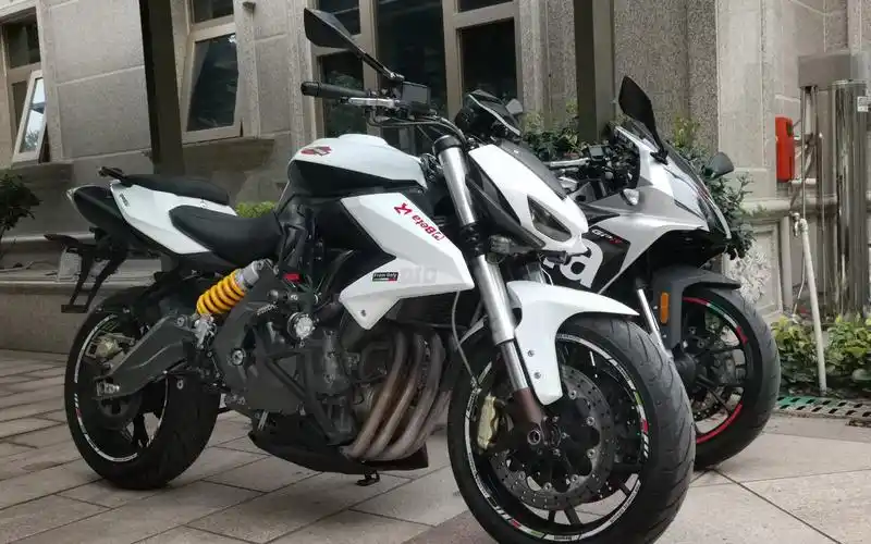 黄龙600改装/街拍带妹,贝纳利