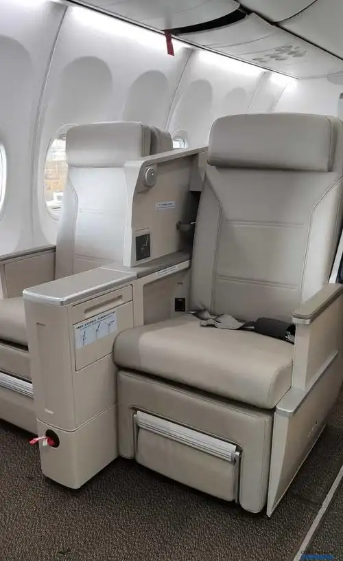 东航技术完成首架波音737客机斜平躺型公务舱座椅改装