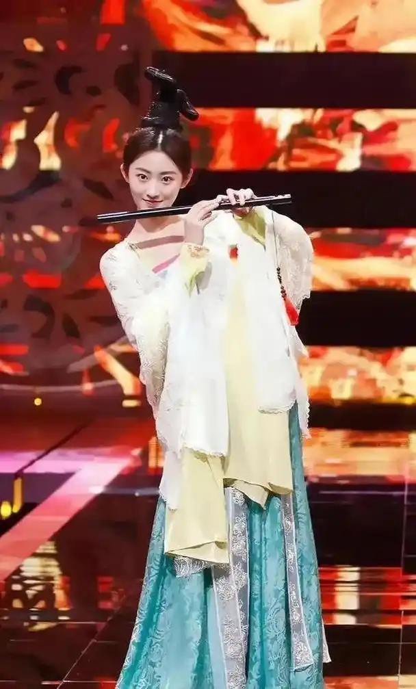 新赵灵儿竟然神似张翰前女友!