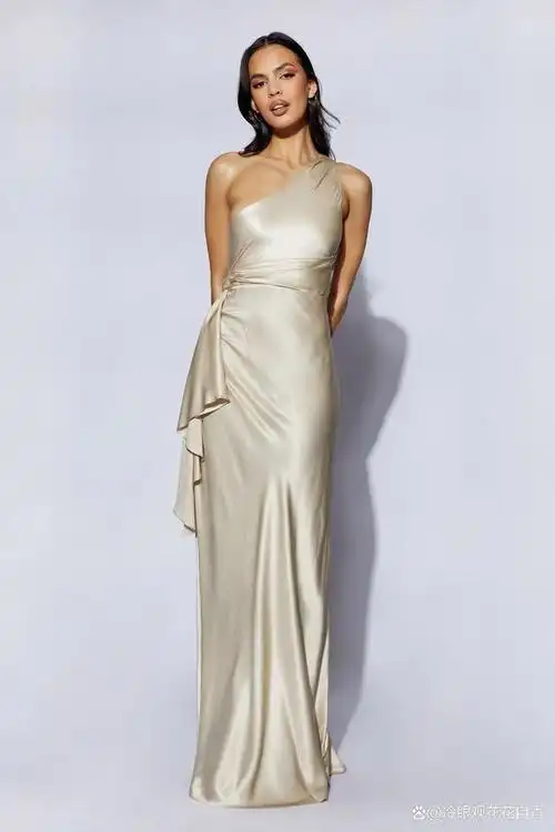 璀璨焦点:真丝缎面长裙礼服,让你永恒优雅