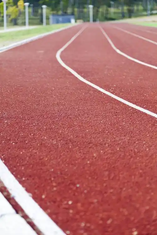 揭秘塑胶跑道价格:一平米背后的成本与价值