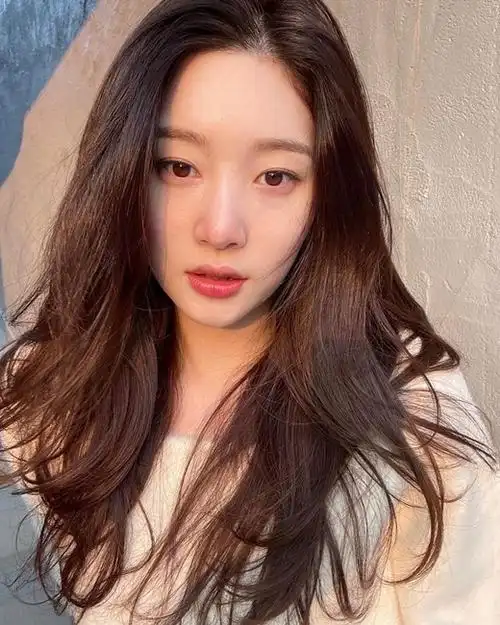 韩国女艺人郑采妍sns发照长发柔顺清纯惹人羡