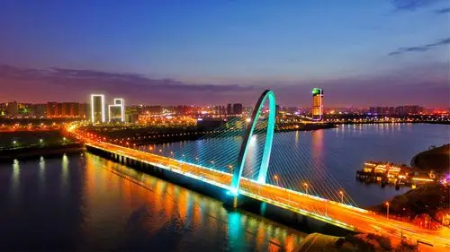 浐灞生态区欧亚大道增设智能红绿灯缓解交通压力