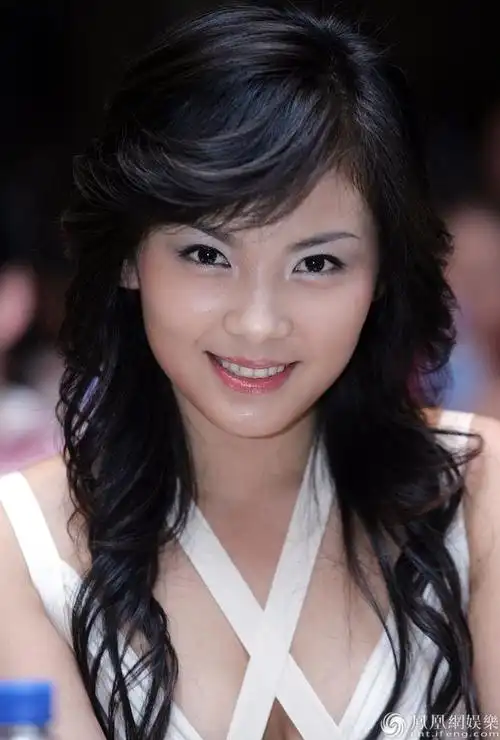 "国民好媳妇"刘涛庆出道20周年 18年前清纯甜美旧照曝光_凤凰网娱乐_