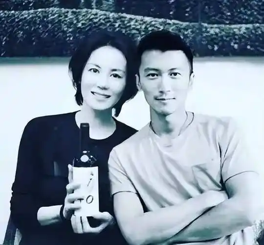 女人多数讨厌王菲,是因为她活成了她们羡慕的样子_李亚鹏_窦唯_谢霆锋