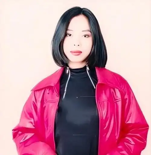 于是八十年代末期,黄绮珊独自离开重庆,先后去了贵阳,海南等地.