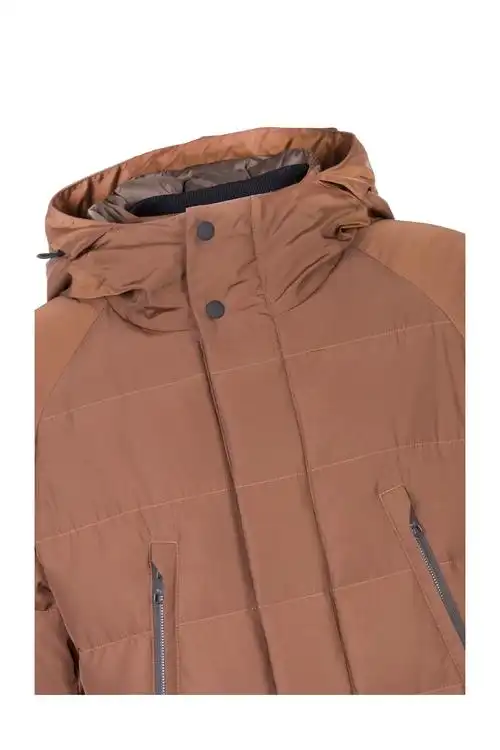 沙茶色廓形羽绒大衣