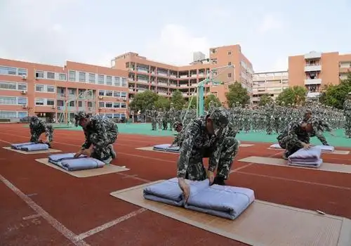 瑞安市第二中学举行了高一新生适应性教育系列活动