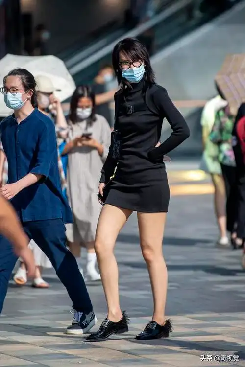 街拍北京北京三里屯秒变t台时髦青年三里屯第一美女