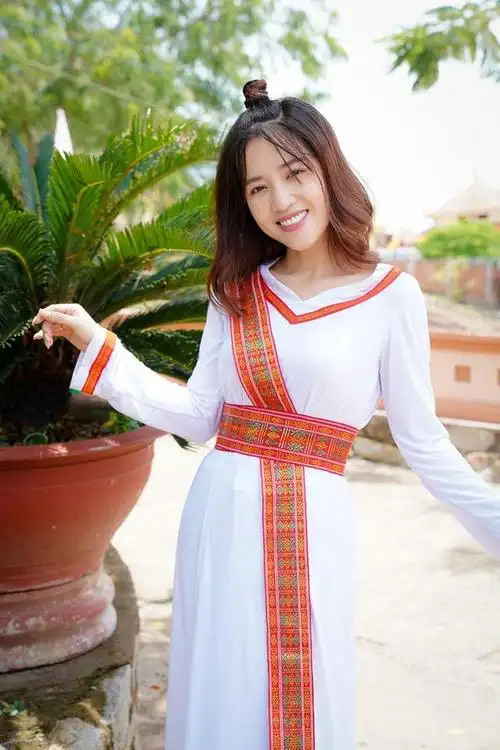 越南各民族服饰(越南10个极具特色的民族服饰)(6)