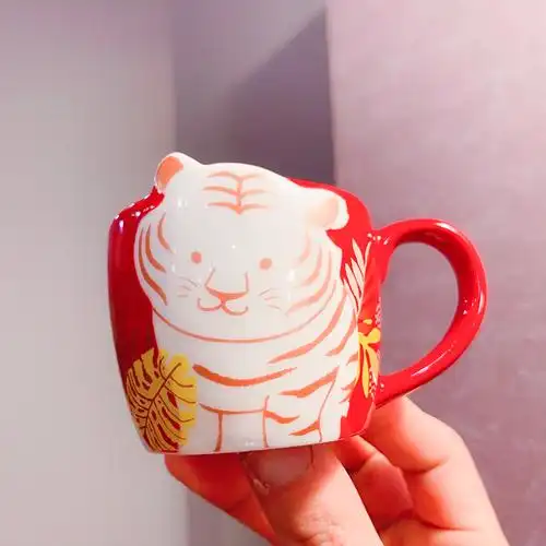 星巴克虎年杯子2022年传统生肖萌虎玻璃吸管保温马克咖