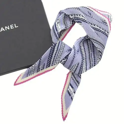 香奈儿褶皱丝巾
