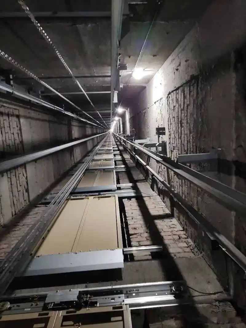 这电梯机房门,牛!