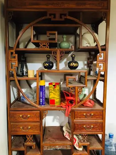 下面有几款不同风格的古董架,有喜欢收藏古董,名酒,茶叶…值得拥有