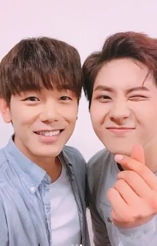 两个暖男的见面信宇ericnam音乐剧应援认证照公开