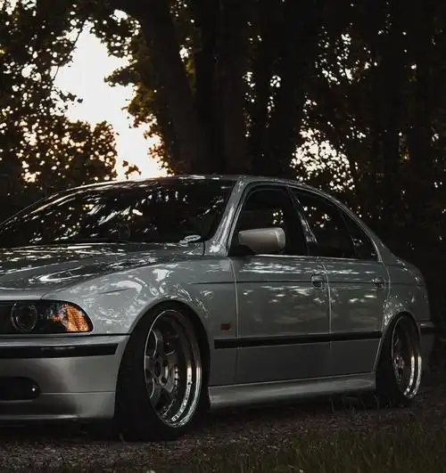 经典车之宝马e39 5系改装车,耐看的老宝马!