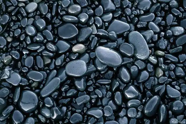 珠海黑色鹅卵石,铺路铺地装饰石材,鹅卵石庭院花园造景