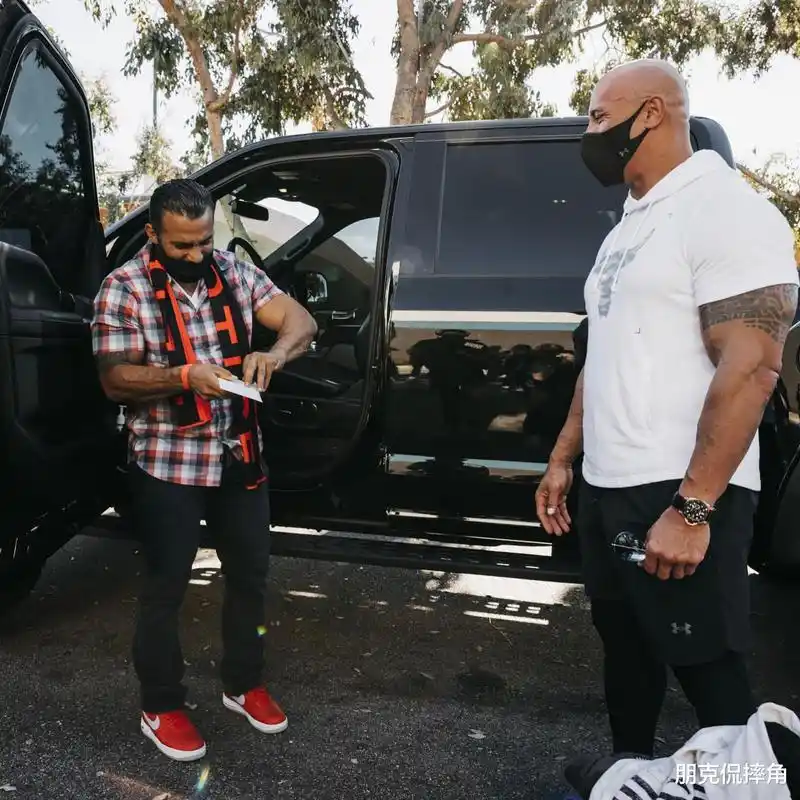 强森发文回应25年前的自己,"伟岸之人"最关心的果然是头发_人民_福特