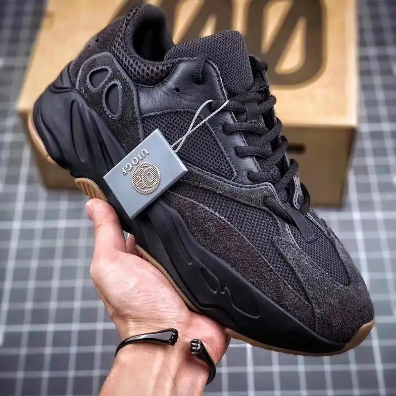 yeezy 700 boost 黑生胶 黑武士