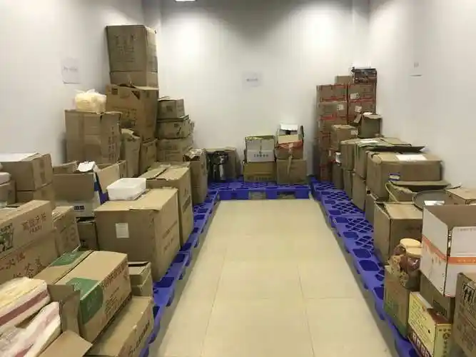 制定完善的管理体系,仓库货物分类摆放整齐,设立专门的仓库管理员