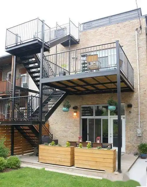 户外楼梯并不全是缺点连通2楼优化动线指不准还能多一个露台