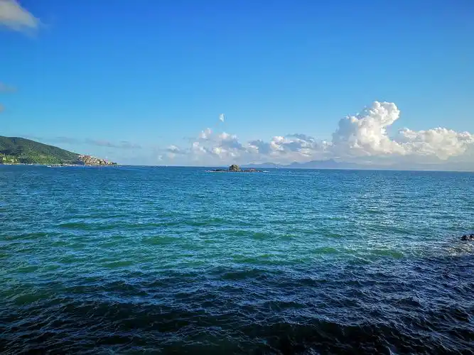 看着这蓝蓝的大海很治愈