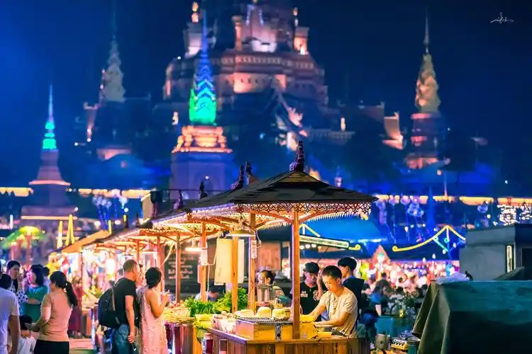 云南西双版纳景洪市告庄夜市