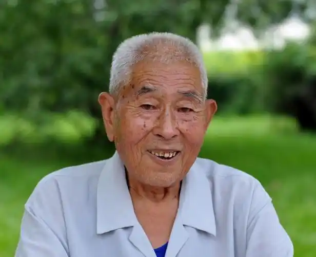 七十岁老人退休金被儿子拿去还房贷感叹养老金变成养儿金