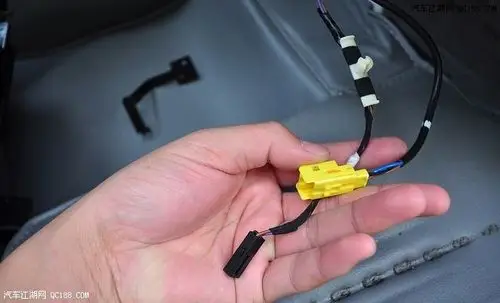 一不留神就被减配 速腾加装座椅储物箱