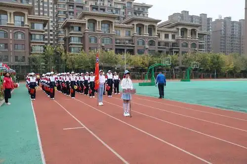 在祖国即将迎来建国70周年之际,抚顺市实验中学也迎来了第49届运动会