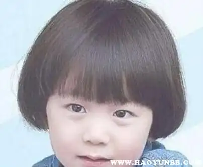 许多宝妈或是小女孩对西瓜头情有独钟,图片上这款西瓜头学生造型也很