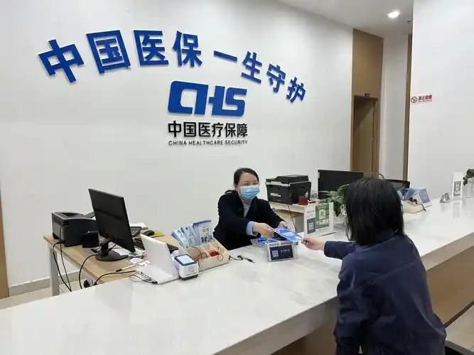 青云谱区医疗保障局巧借疫情防控五个道口开展医保基金监管宣传